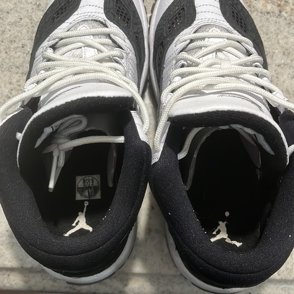 Jordan 11 Low IE - Picture 8 of 11